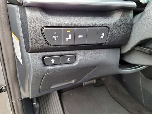 Used 2022 Kia Niro EX image 18