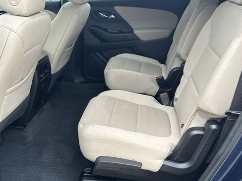 Used 2023 Chevrolet Traverse LT image 21