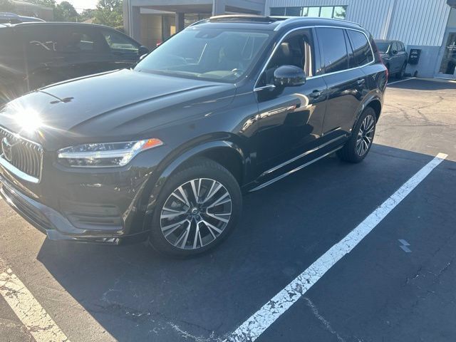 Used 2022 Volvo XC90 T5 Momentum w/ Climate Package AWD/4WD image 3