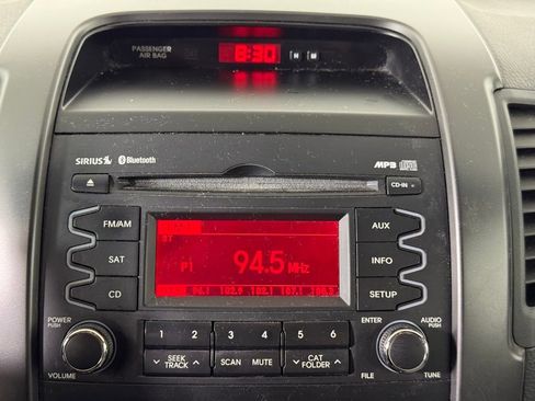 Used 2011 Kia Sorento LX image 4