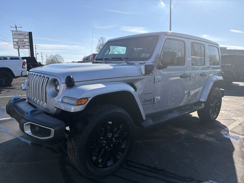 Used 2023 Jeep Wrangler Sahara w/ Cold Weather Group image 3