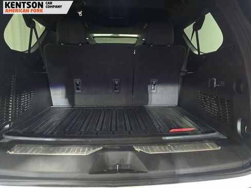 Used 2025 GMC Yukon XL Denali w/ Denali Reserve Package image 6