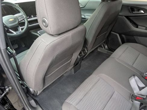 Used 2025 Chevrolet Equinox LT FWD image 24