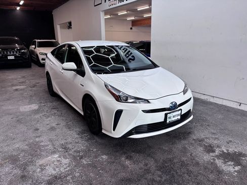 Used 2022 Toyota Prius LE FWD image 2