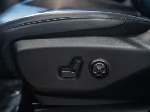 Used 2025 Chrysler Pacifica Select FWD image 39