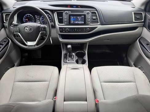 Used 2019 Toyota Highlander LE image 14