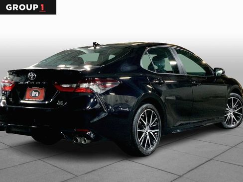 Used 2021 Toyota Camry SE w/ Cold Weather Package image 12