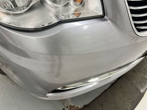 Used 2014 Chrysler Town & Country Touring image 27