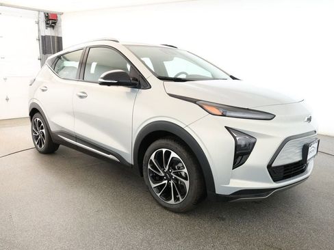Used 2023 Chevrolet Bolt EUV Premier image 3