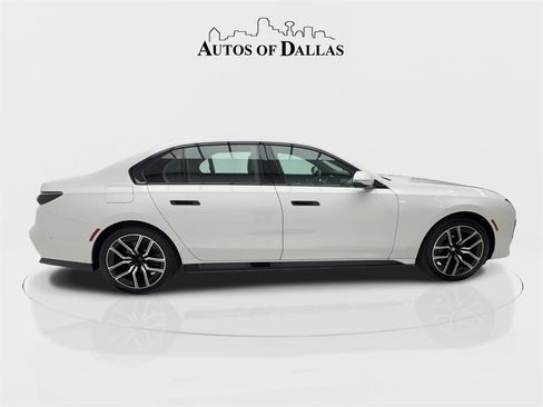 Used 2025 BMW 740i w/ Premium Package image 9