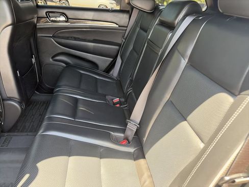Used 2021 Jeep Grand Cherokee Overland AWD/4WD image 29