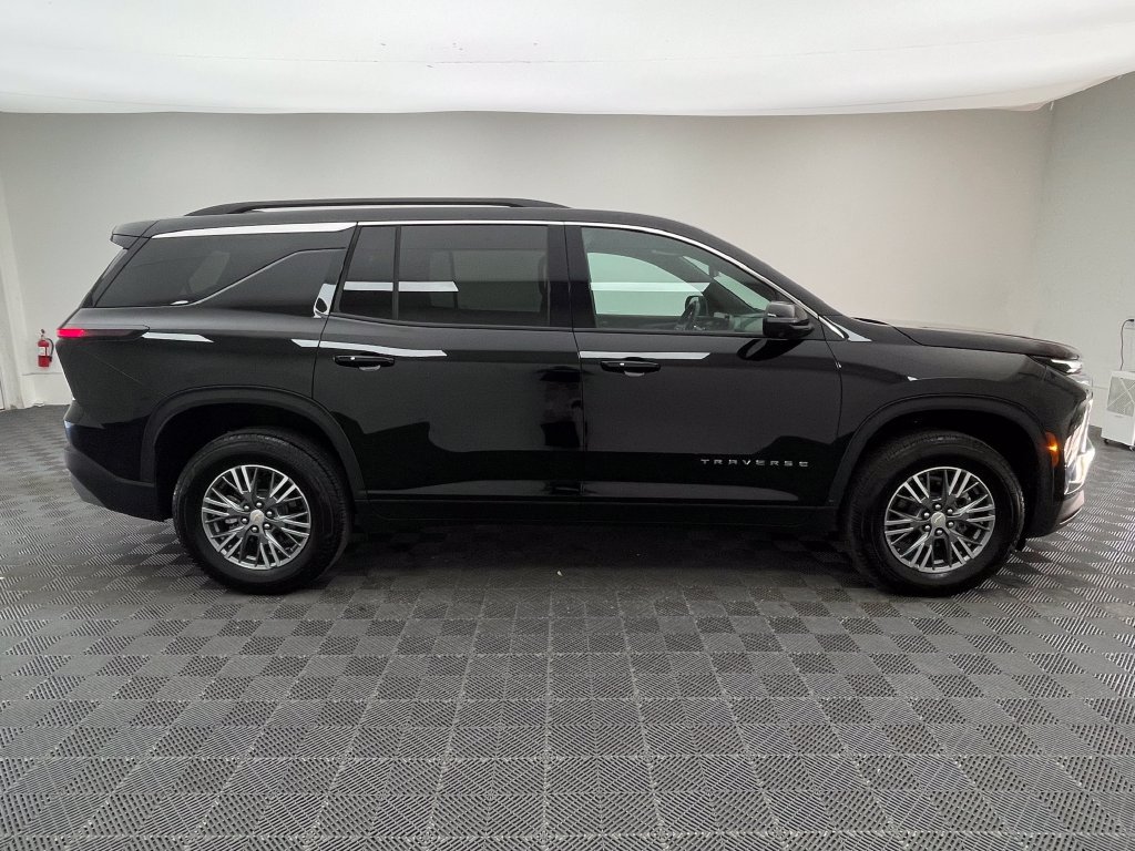 Used 2026 Chevrolet Traverse LT w/ Driver Confidence Package FWD image 5
