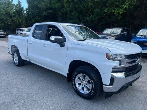 Used 2020 Chevrolet Silverado 1500 LT AWD/4WD image 3