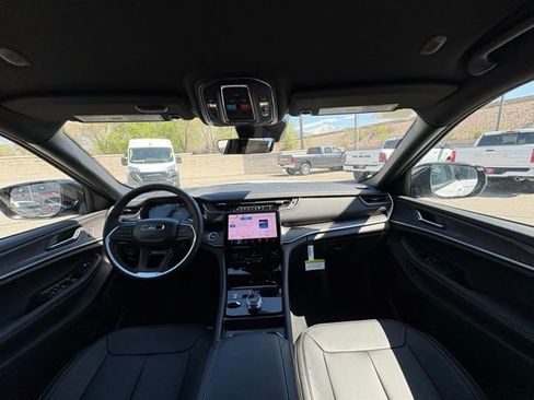 New 2025 Jeep Grand Cherokee Limited w/ Trailer Tow Package image 33