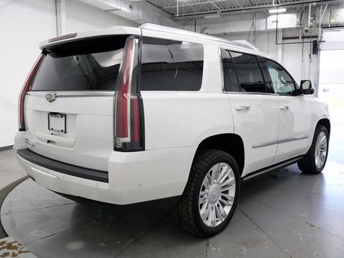Used 2020 Cadillac Escalade Platinum AWD/4WD image 7