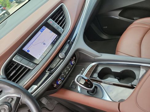 Used 2021 Buick Enclave Avenir w/ Avenir Technology Package FWD image 37