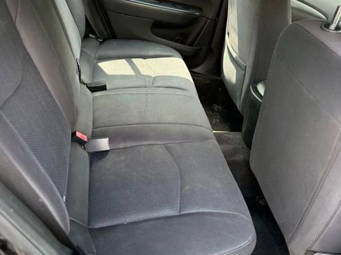 Used 2013 Chrysler 200 LX image 6