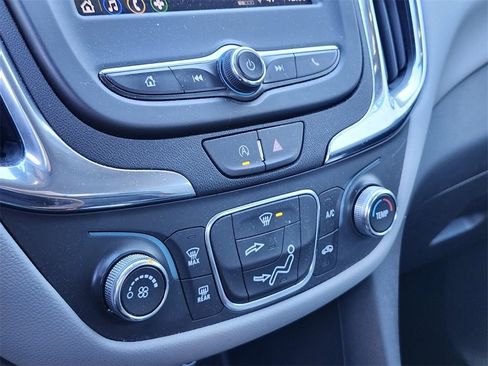 Used 2022 Chevrolet Equinox LS image 17