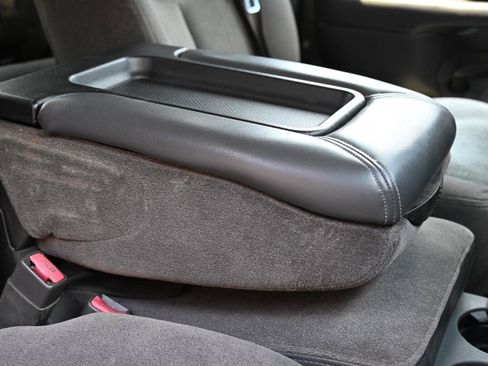 Used 2006 Chevrolet Silverado 2500 LT w/ Skid Plate Package AWD/4WD image 21