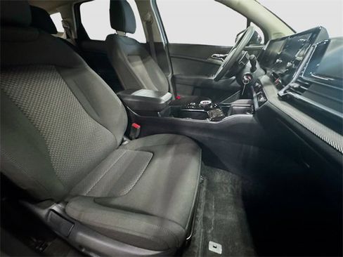 Used 2023 Kia Sportage LX image 30
