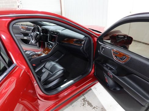 Used 2020 Lincoln Continental w/ Premium Package FWD image 11