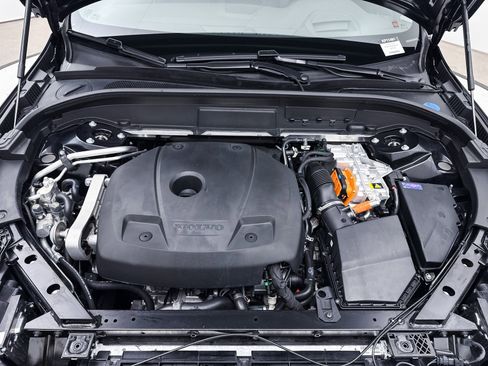 Used 2024 Volvo XC60 T8 Ultimate w/ Climate Package image 3