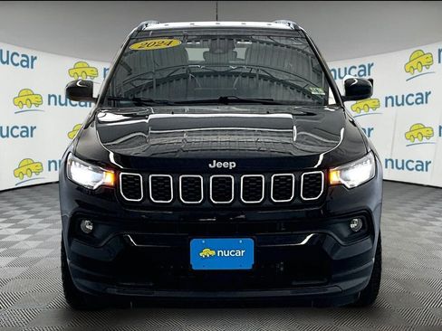 Used 2024 Jeep Compass Latitude AWD/4WD image 2