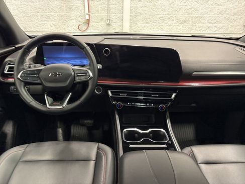 Used 2024 Chevrolet Traverse Z71 image 12