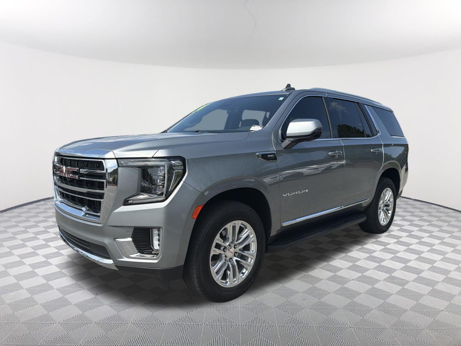 Used 2024 GMC Yukon SLT w/ SLT Luxury Package AWD/4WD image 3