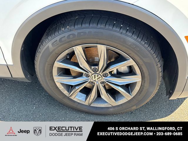 Used 2023 Volkswagen Tiguan SE AWD/4WD image 7