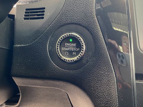 Used 2018 Ford Explorer XLT w/ Equipment Group 202A image 29