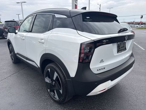 New 2026 Nissan Kicks SR w/ SR Premium Package AWD/4WD image 3