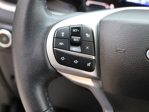 Used 2023 Ford Explorer XLT w/ Equipment Group 202A AWD/4WD image 28