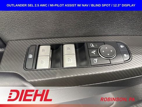Used 2025 Mitsubishi Outlander SEL AWD/4WD image 25