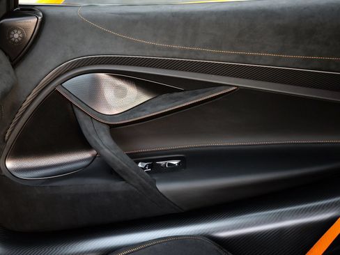 Used 2024 McLaren 750S RWD image 32