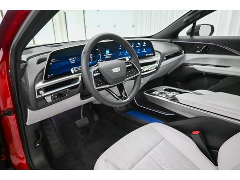 Certified 2024 Cadillac Lyriq Luxury AWD/4WD image 35