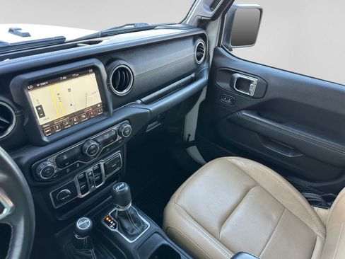 Used 2018 Jeep Wrangler Unlimited Sahara AWD/4WD image 30