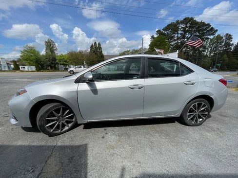 Used 2017 Toyota Corolla SE w/ Carpet Mat Package (TMS) FWD image 5