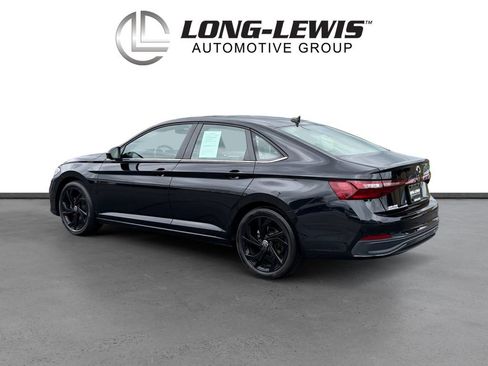 Certified 2025 Volkswagen Jetta SE w/ Sunroof Package FWD image 4