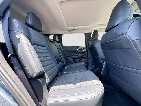 New 2025 Mitsubishi Outlander SE image 30