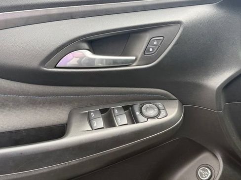 Used 2025 Buick Envista Sport Touring w/ Convenience I Package FWD image 23