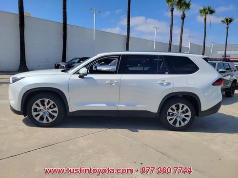 Certified 2024 Toyota Grand Highlander FWD image 7