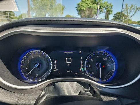 Used 2024 Chrysler Pacifica Touring-L FWD image 32