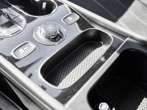 Used 2022 Bentley Bentayga AWD/4WD image 64