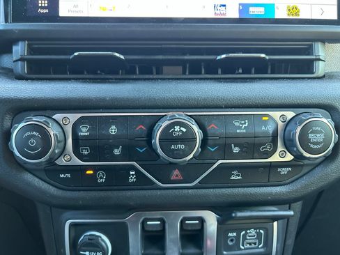 Certified 2024 Jeep Wrangler Sport AWD/4WD image 29