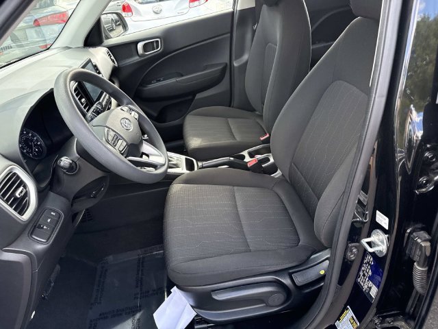 Used 2021 Hyundai Venue SE FWD image 11