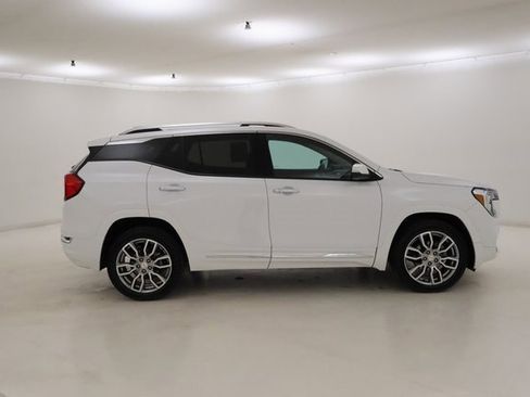Used 2022 GMC Terrain Denali w/ Denali Premium Package image 2