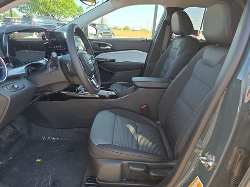 New 2026 Chevrolet Trax LT w/ LT Convenience Package FWD image 9