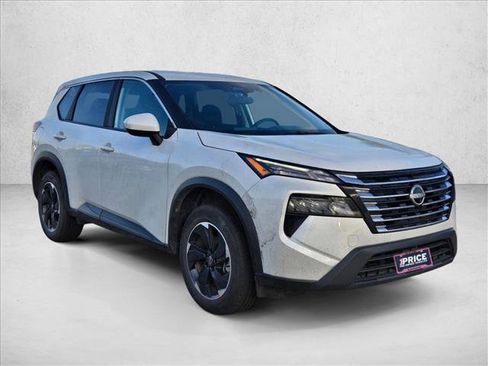 Used 2025 Nissan Rogue SV image 3