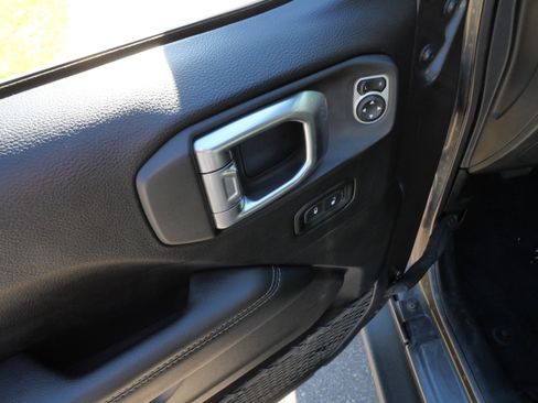 Used 2019 Jeep Wrangler Unlimited Sahara w/ Quick Order Package 24M Moab AWD/4WD image 19